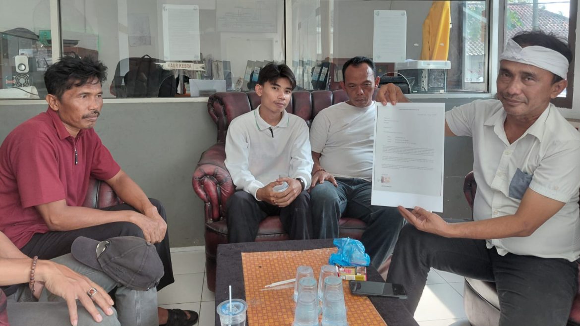 Kades Kertamukti Tindak Tegas Pelaku Kasus Perselingkuhan Yang Diduga Dilakukan Aparatnya.