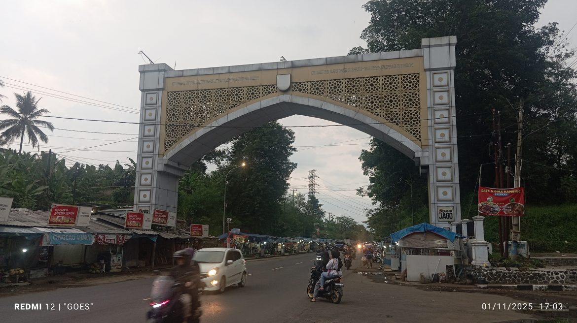 Jalan Raya Cianjur Bandung, Depan Pedagang Cincau Rest Area Banyak Yang Berlubang